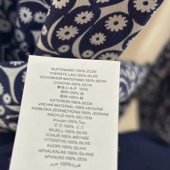 Michael Kors Blue and White Patterned Top 100% Silk XXS - Picture 8 of 9